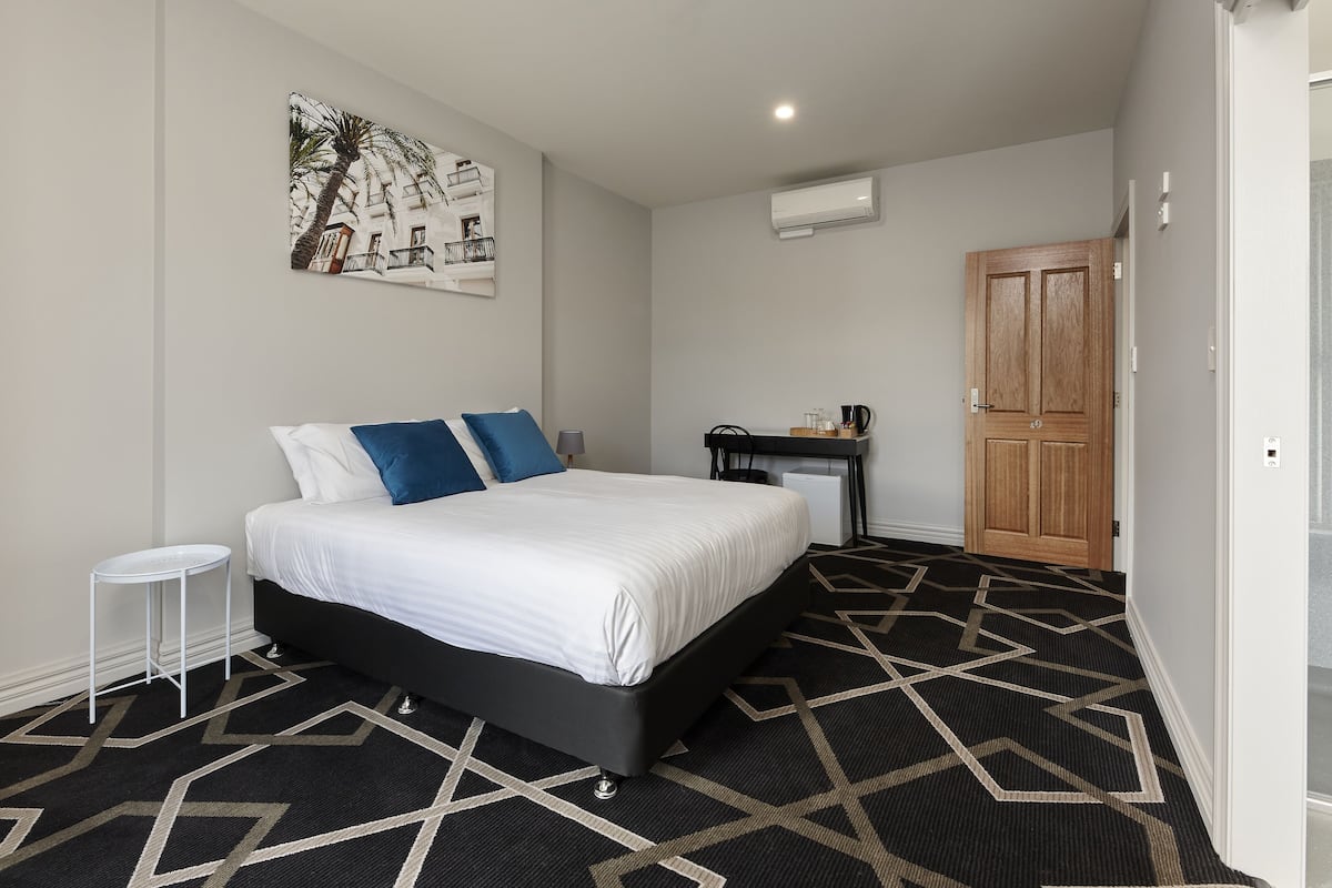 Superior Double Room, 1 Queen Bed | Premium bedding, pillowtop beds, iron/ironing board, free WiFi