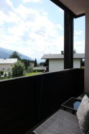 Property grounds - Newly renovated, cozy apartment with a beautiful balcony - NEST'L Appartements (Mösern)