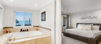 Extraordinary home w/ a hot tub, fireplace, game room, pool table - ocean views