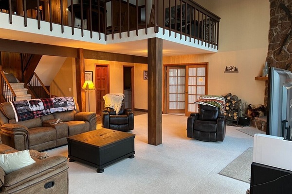 Smart TV, chimenea, videojuegos, futbolito