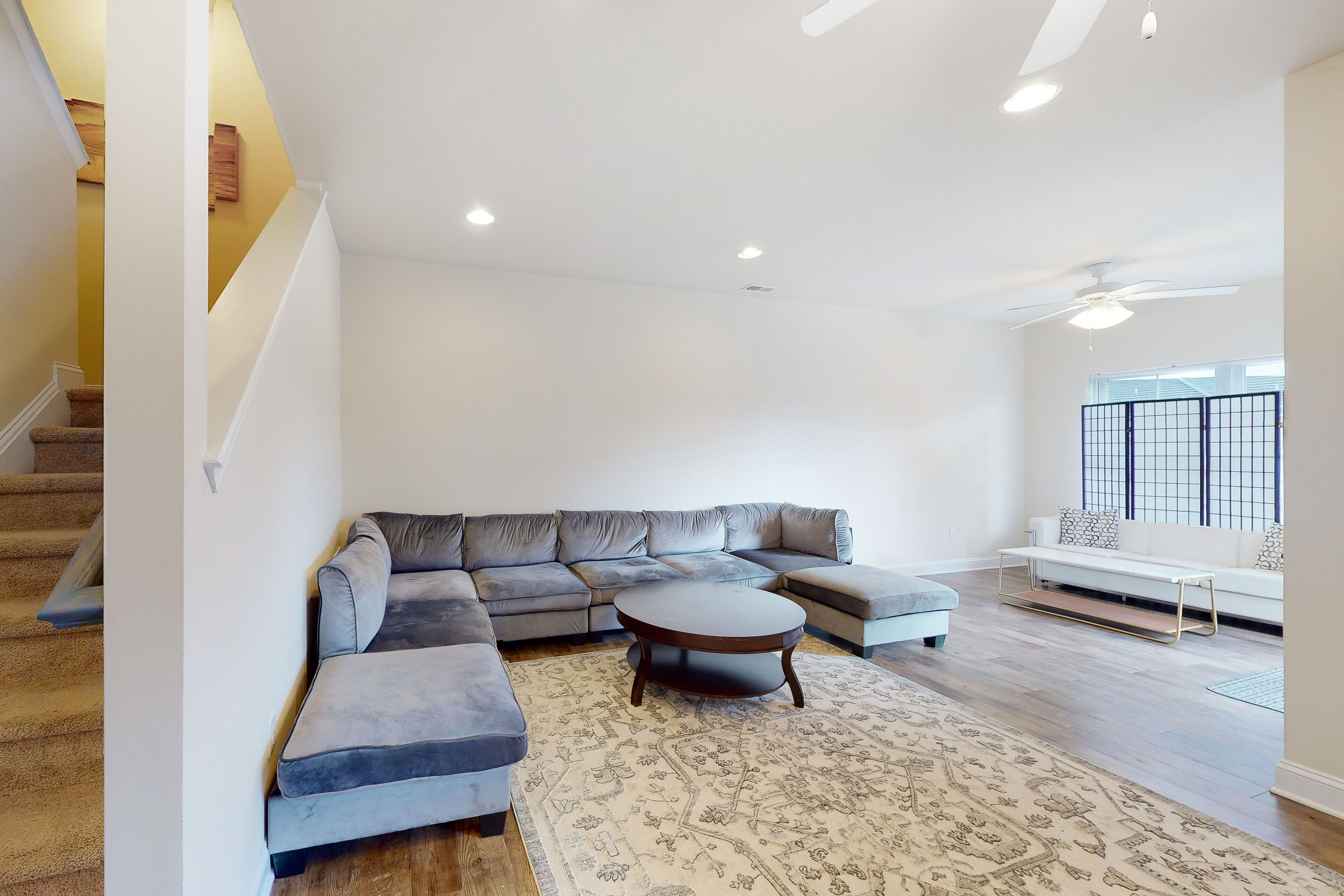 Fairway Village townhome with pool, washer/dryer, fitness room, & gas grill