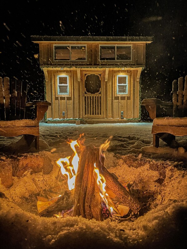 Exterior - Boho Beaver (Grey Highlands)