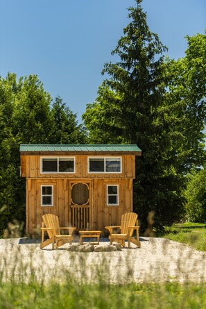 Exterior - Boho Beaver (Grey Highlands)