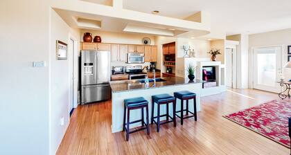 Serene mountain view condo with balcony, patio, washer/dryer, & board games