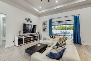TV, fireplace