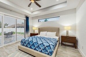 4 bedrooms, iron/ironing board, internet, bed sheets - Charming dog-friendly home with pool, fireplace, fast WiFi, & washer/dryer (Cape Coral)