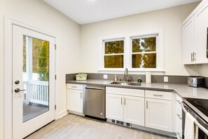 Fridge, microwave, oven, stovetop - Spacious home with fenced yard, patio, & sunroom - near UW/Green Lake (Seattle)