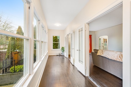Interior. Spacious home with fenced yard, patio, & sunroom - near UW/Green Lake