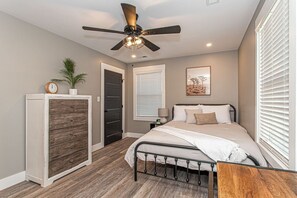 3 soveværelser, skrivebord, strygejern/strygebræt, Wi-Fi