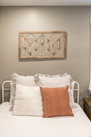 3 bedrooms, desk, iron/ironing board, WiFi