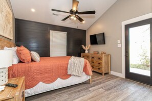 3 habitaciones, escritorio, tabla de planchar con plancha y wifi