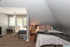 2 bedrooms, desk, iron/ironing board, WiFi