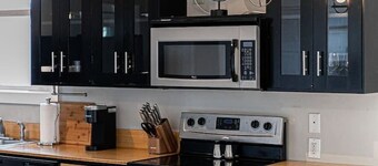 Jennings · Downtown Knox! Walk to Food & Drinks + Fire Pit