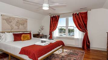 5 bedrooms, desk, iron/ironing board, WiFi