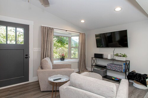 Modern 2 Bedroom Home in West Knoxville