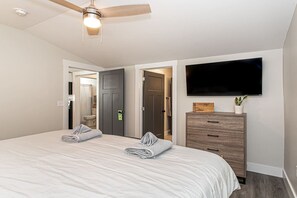 2 室のベッドルーム、アイロン / アイロン台、WiFi、ベッドシーツ