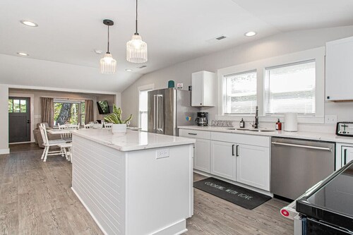 Modern 2 Bedroom Home in West Knoxville