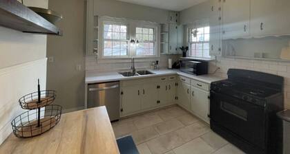 Old North Knox ~ 3 Bedrooms <10min to Downtown