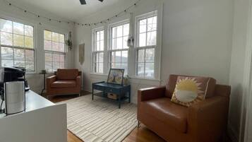 Televisión y chimenea