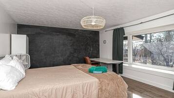 4 makuuhuonetta, työpöytä, silitysrauta/-lauta, Wi-Fi