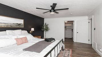 4 Schlafzimmer, Schreibtisch, BĂŒgeleisen/BĂŒgelbrett, WLAN