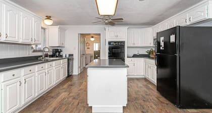 Halls Rancher on 3 Private Acres