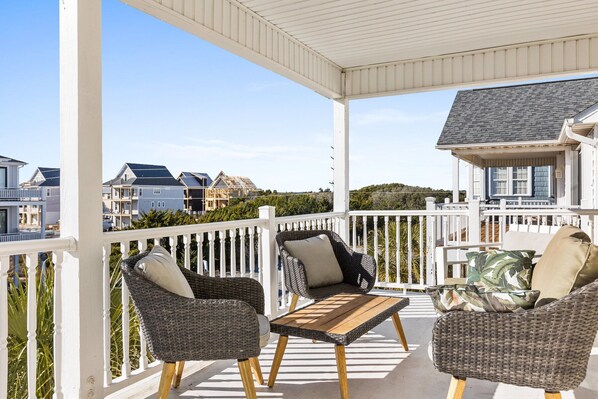 Property grounds - Bombastic Home ~Steps to Beach~Hot Tub~Game Room~Sleeps 13! (Surf City)