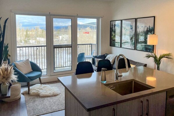 Interior - Whitetooth Vista Downtown Condo (Golden)