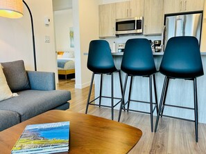 2 bedrooms, iron/ironing board, WiFi, bed sheets - Whitetooth Vista Downtown Condo (Golden)