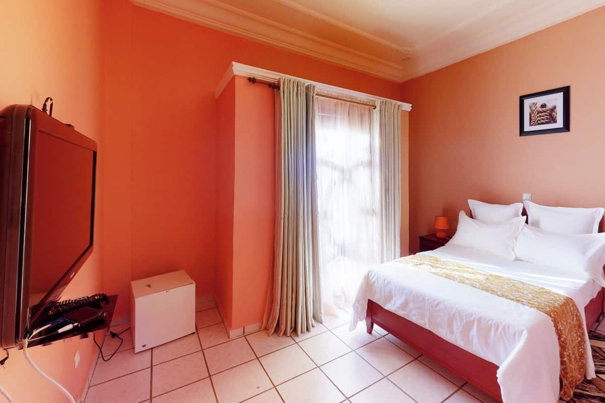 Elite Room | 1 bedroom, hypo-allergenic bedding, down comforters, in-room safe
