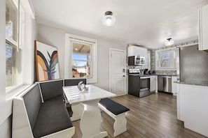 Fridge, microwave, oven, stovetop - Peaceful Home with 4BR, Big Yard and amazing art (Berkley)