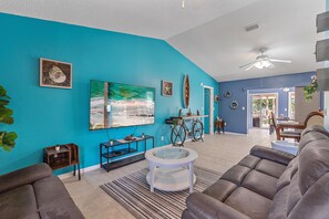 Smart TV - House with outdoor pool and canal with access to the ocean, kayaks, bicycles (Port Charlotte)