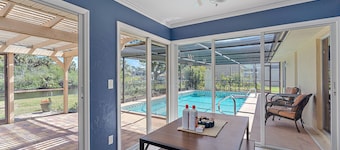 House with outdoor pool and canal with access to the ocean, kayaks, bicycles