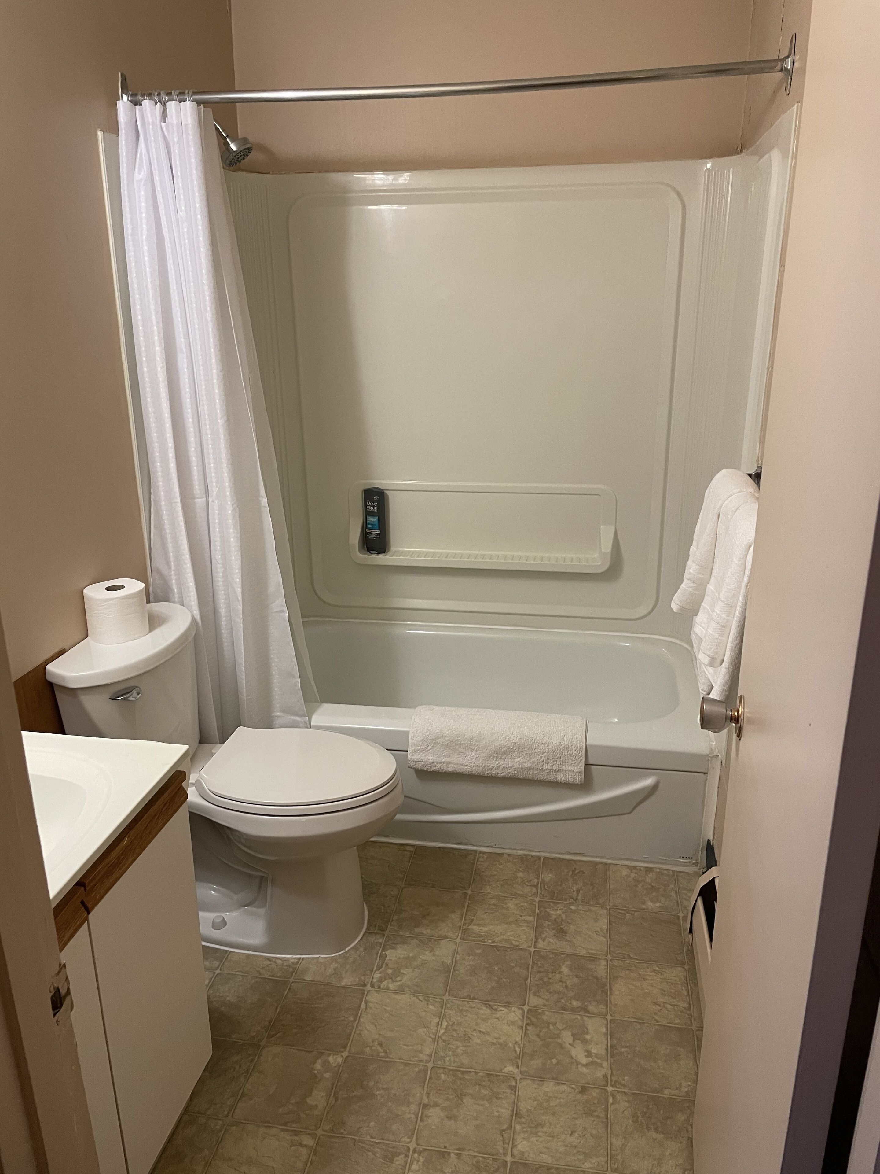 Basic Single Room | Laptop workspace, free WiFi, bed sheets