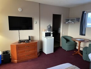 Basic Double Room | Laptop workspace, free WiFi, bed sheets