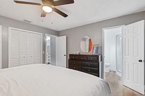 Room - Groovy Playhouse Getaway 4 bdrm near Legoland (Winter Haven)