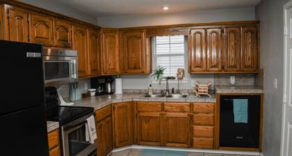 SLEEPS 14- Serene Lakefront Retreat, Best Views on the Lake