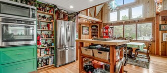 Dog-friendly retreat with game room, firepit, kitchen & kitchenettes