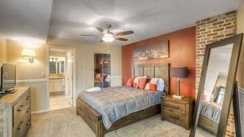 2 bedrooms, desk, WiFi