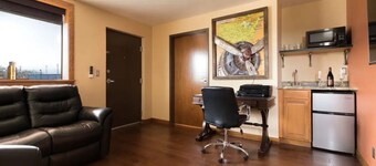 Aviation Suites: The Hangar Suite