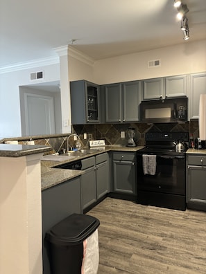 Refrigerador, microondas, horno, placa de cocina