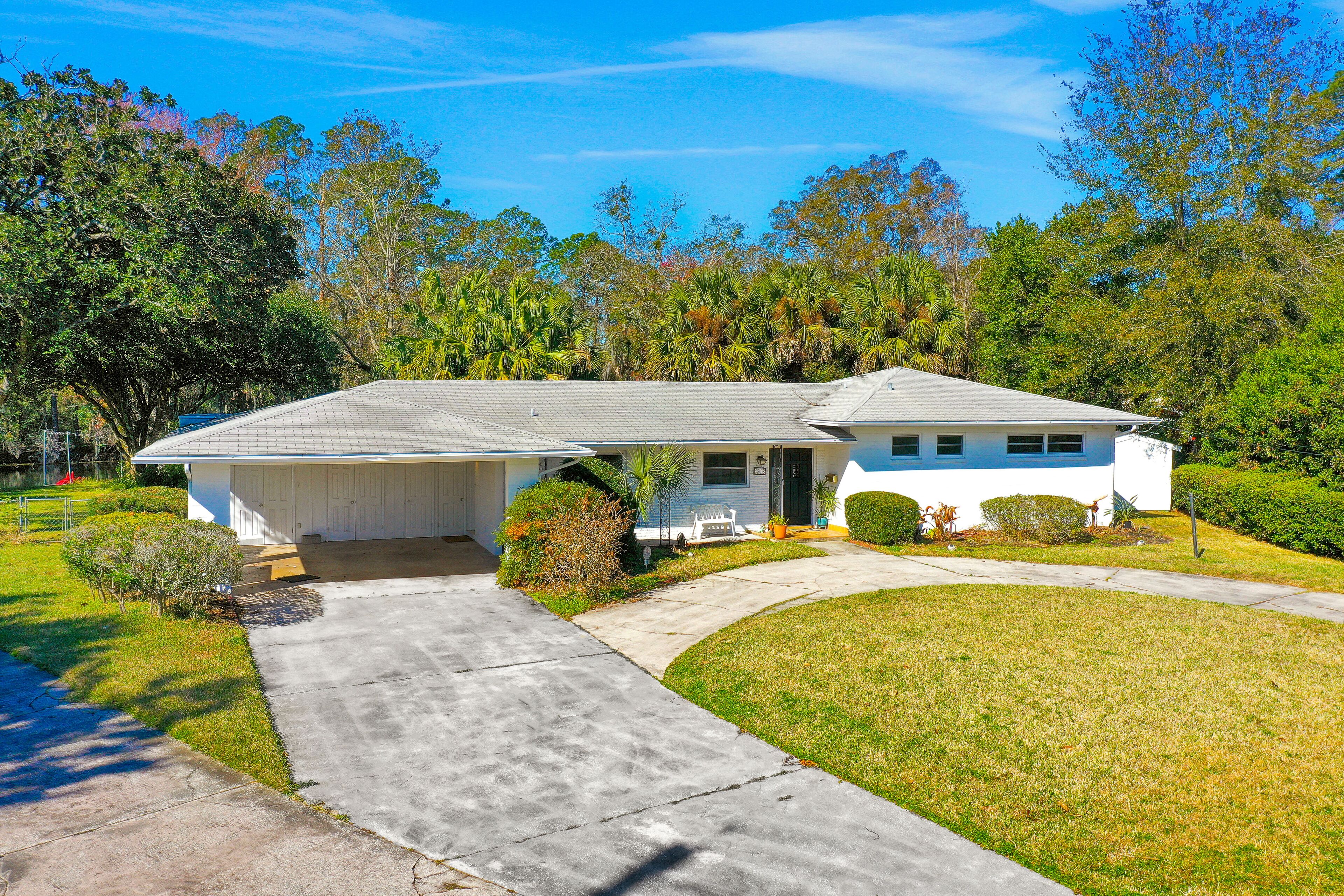 Mid-century modern lake house with dock & Florida room - quick drive to beach