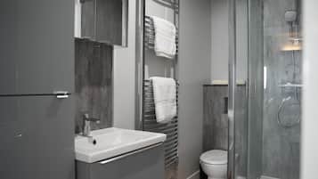 Apartment | Bathroom | Shower, hair dryer, towels