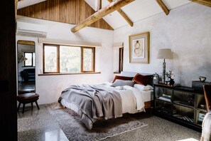 1 slaapkamer, een strijkplank/strijkijzer, gratis wifi, beddengoed