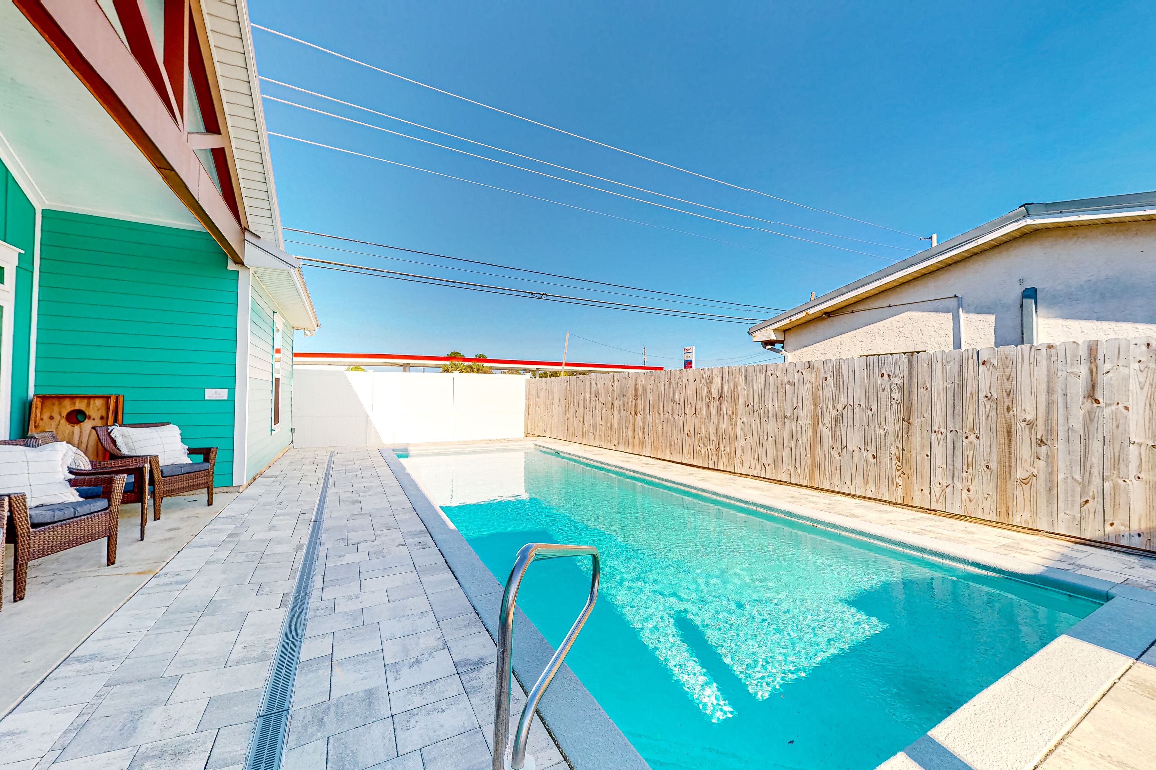 Spacious, single-level beach bungalow with a pool, central AC, & washer/dryer
