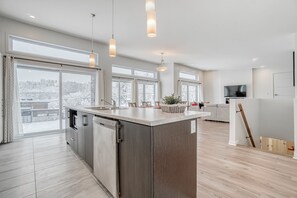 Interior - Modern chalet B (Gatineau)