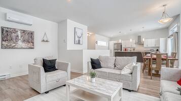 Smart TV, fireplace, music library