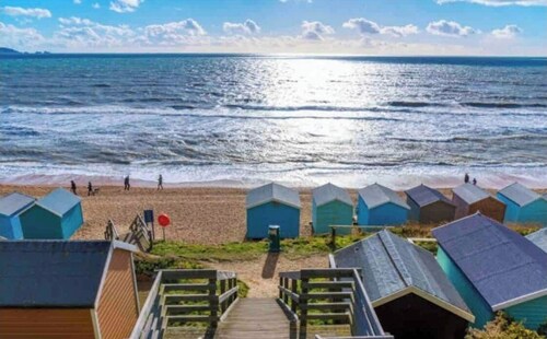 Luxury SeaWay sleeps 12, playroom/xbox/hot tub/private chef