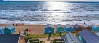 Luxury SeaWay sleeps 12, playroom/xbox/hot tub/private chef