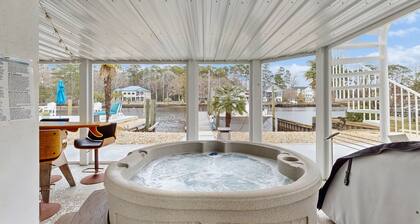 Charming Intra-Coastal Waterway home w/private pool, hot tub spa combo